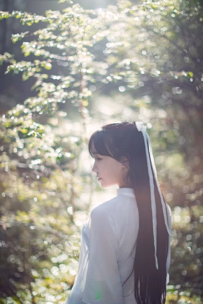 Cũng chính từ đây, Lý Tử Thất bắt đầu thực hiện các video ghi lại cuộc sống thường ngày của mình theo phong cách cổ xưa, từ đạo cụ, cách làm cho đến âm nhạc.