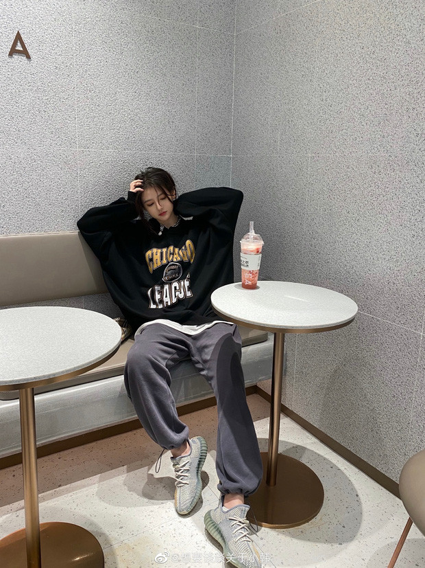 Nàng hot girl cuối cùng trong bảng danh sách này chính là Hàn Băng. Hầu hết các tác phẩm của cô đều được quay theo trào lưu "trang điểm biến hình" rất hot hiện nay. Ảnh: TikTok nhân vật