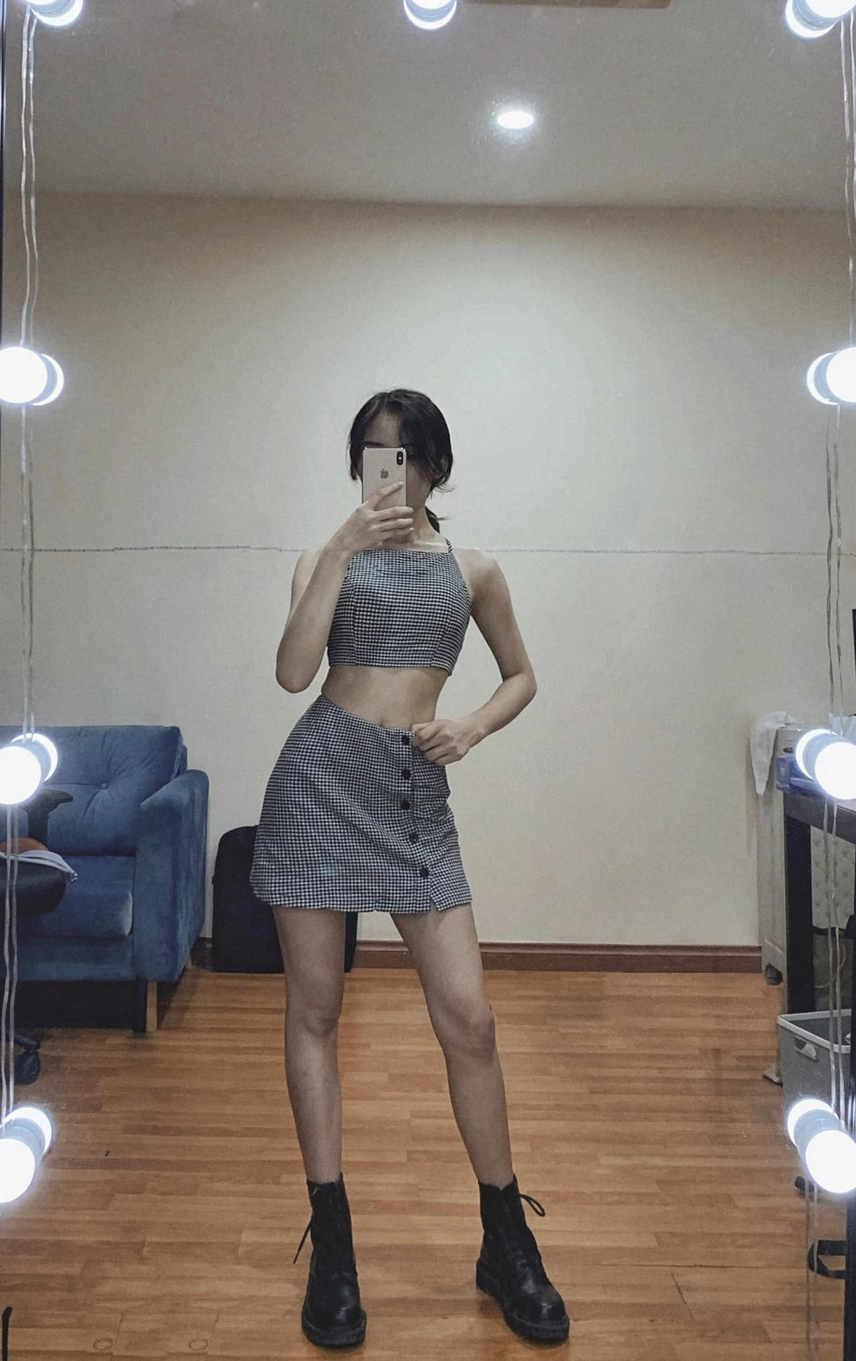 Mina Young từng là sinh viên trường Đại học Văn hóa Nghệ thuật Quân đội, khoa Thanh nhạc.