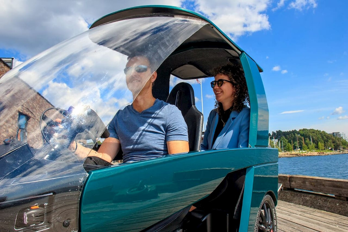 Động cơ điện 250W giúp xe có thể đạt tốc độ tối đa 25km/h. Car-eBike chở được tới 300 kg hàng hóa.