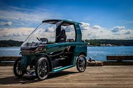 Theo nhà sản xuất, CityQ được xếp loại xe đạp điện và có thể chạy ở làn xe đạp hoặc những nơi không dành cho ôtô. Chiếc xe cũng không yêu cầu bằng lái.