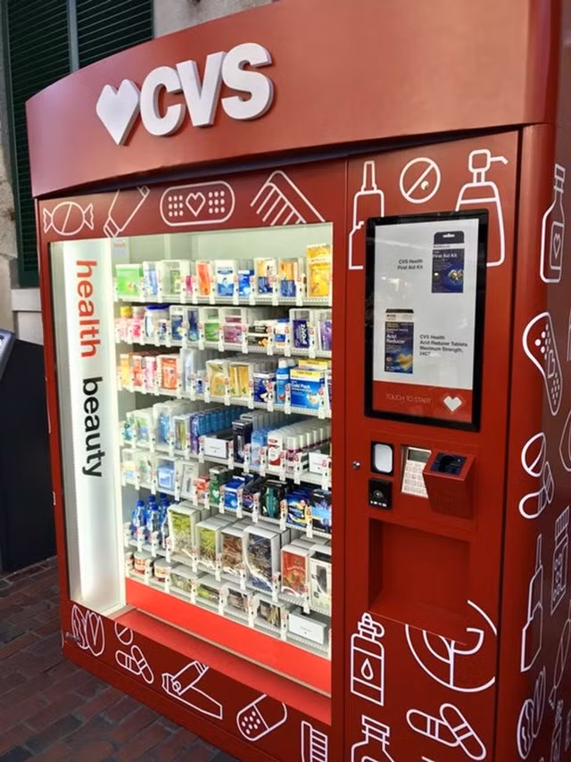 Mua được đủ tất cả các loại thuốc thiết yếu lúc nửa đêm rạng sáng với chiếc máy bán thuốc tự động 24/7