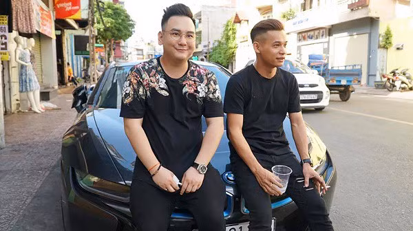 Nhắc đến rich kid trong giới Youtuber không thể không nhớ đến cái tên Xemesis. Anh được biết đến là một trong "Tứ hoàng streamer" đình đám và cũng được mệnh danh là streamer giàu nhất Việt Nam.