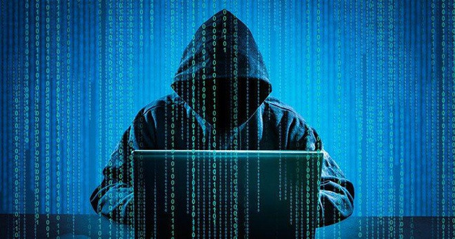 Thuật ngữ Hacker được sử dụng lần đầu tiên vào những năm 90 mang ý nghĩa là ai đó làm nghề viết và thử nghiệm thuê phần mềm hay người thích lập trình máy tính vì lợi ích của chính họ. Không hiểu vì sao ý nghĩa của từ "hacker" lại bị biến tướng như ngày nay khiến nhiều người nỗ lực kêu gọi trả về đúng ý nghĩa nguyên thủy của thuật ngữ này.