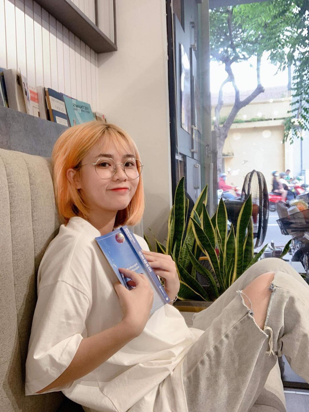 Với ngoại hình xinh đẹp và nước da trắng, MisThy dễ dàng chinh phục được cả những màu tóc "kén" nhất.