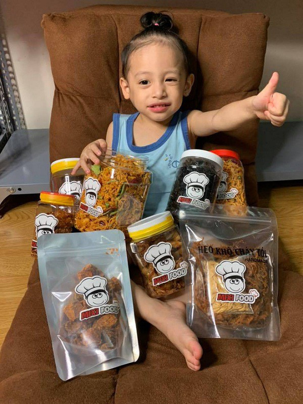 Hiện tại công việc kinh doanh của 2 cửa hàng trên do Trang Mixi - bà xã của Tộc trưởng Độ đảm nhiệm và cực kỳ ''ăn nên làm ra''.