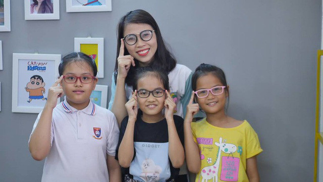 Ngoài ra, kênh của Thơ Nguyễn còn đăng tải các video phim hoạt hình về cuộc sống của búp bê barbie, lớp học siêu quậy,…và được nhiều bạn nhỏ đón nhận.