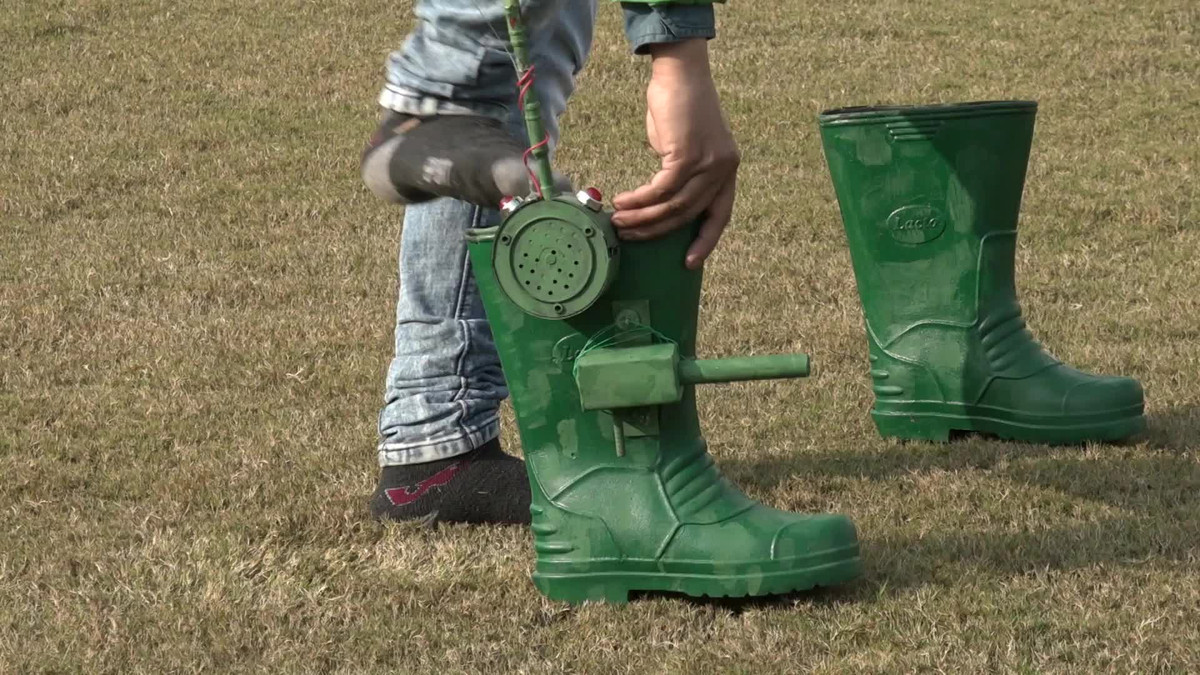 Chaurasia giải thích rằng một khi thiết bị phát hiện tín hiệu từ kẻ thù, nó sẽ phát ra âm thanh báo động.