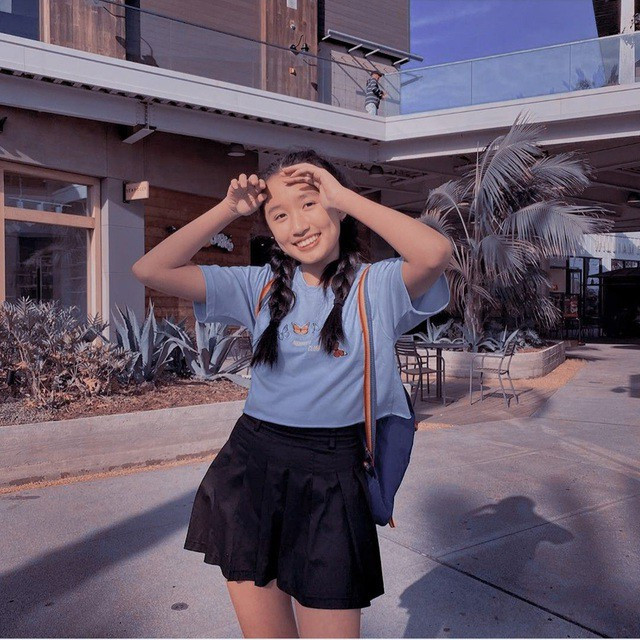 Hot Youtuber Jenny Huỳnh là cái tên mới nổi trong giới Youtuber, tuy nhiên sự thành công mà cô bé 15 tuổi này có được lại cực kỳ "khủng" và đáng ngưỡng mộ.