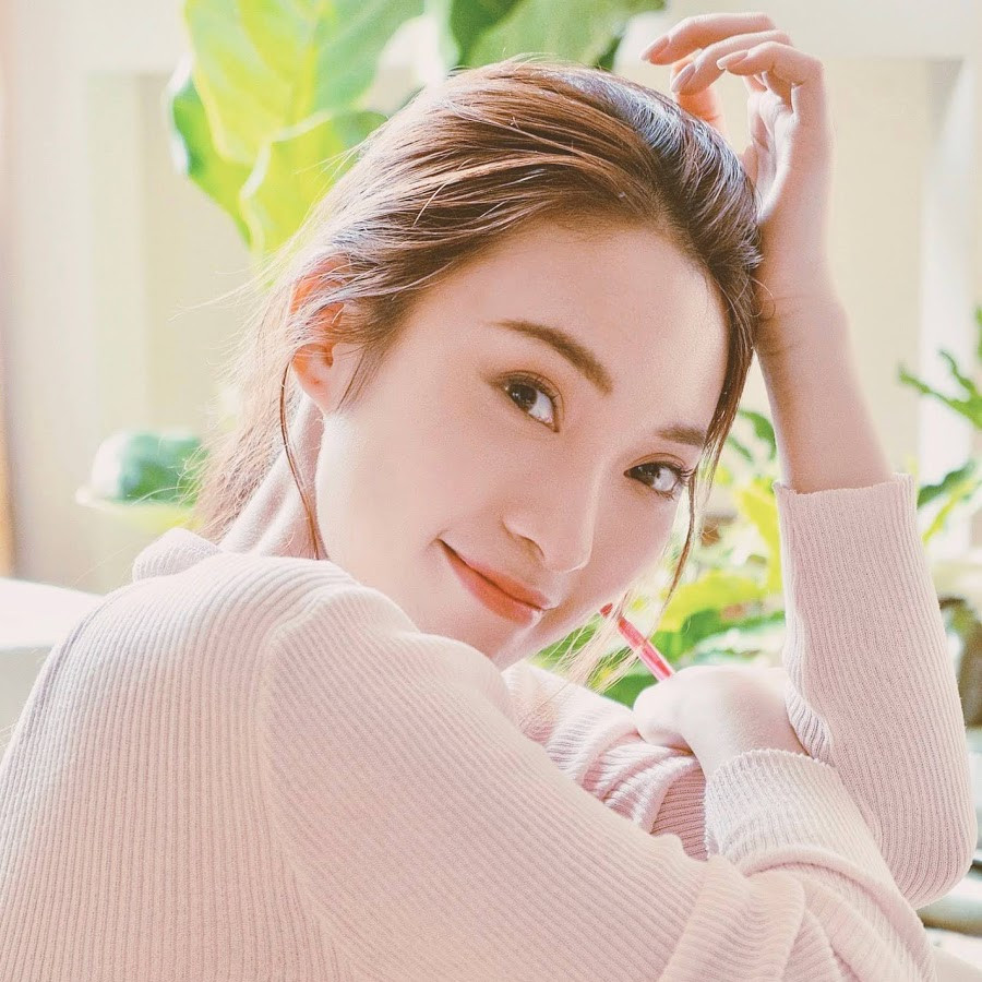 Sau khi nổi tiếng, hiện tại Khánh Vy đang phát triển kênh Youtube làm các video dạy tiếng Anh bắt đầu thu hút được nhiều bạn trẻ dõi theo và hiện đã có 1,1 triệu subcribers.