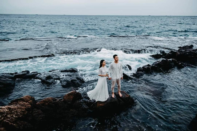 Là game thủ tài năng nhất của cộng đồng AoE Việt Nam, Chim Sẻ Đi Nắng cộng đồng đế chế Việt. Thông tin Chim Sẻ lấy vợ đã khiến fans bất ngờ bởi chàng game thủ này khá kín tiếng trong chuyện tình cảm.