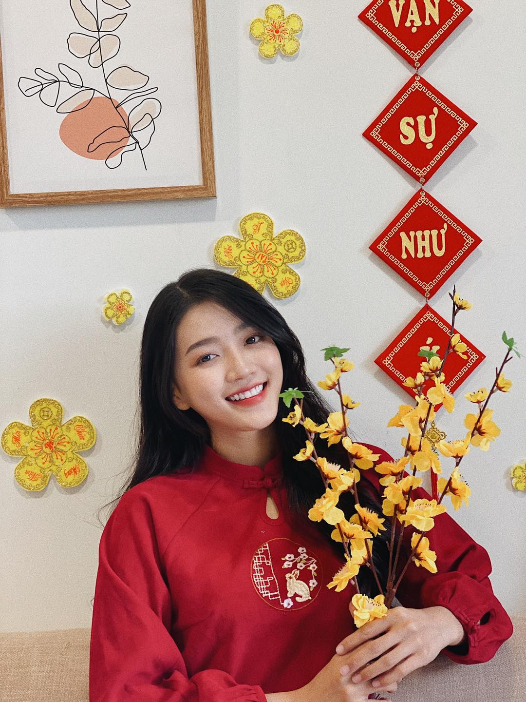 Nhan sắc của nữ streamer "tân binh" này được nhiều người đánh giá là xinh đẹp như nữ thần thế hệ mới. Dù mới bước chân vào làng streamer nhưng An Vy đã nhận về không ít fan hâm mộ.