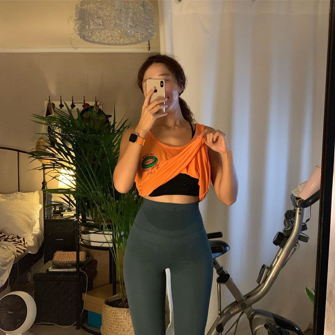 Trong cuộc sống hàng ngày, cô cũng hình thành những thói quen nhỏ như xuống tàu trước 2 điểm dừng mỗi khi đi làm về, gác chân lên khi ngủ và căng bụng. Những thói quen nhỏ nhưng dần dần lại trở nên rất có ích cho việc giảm cân.