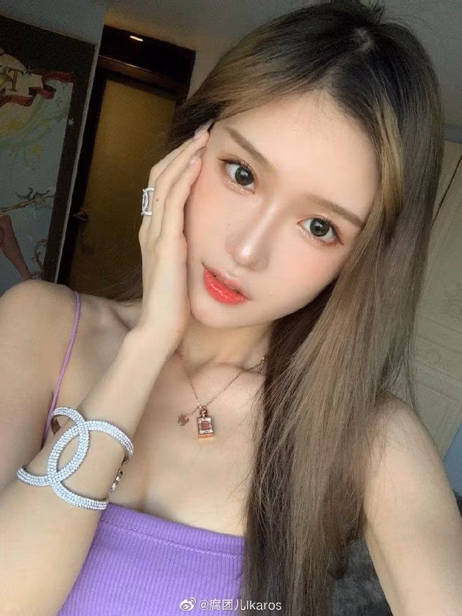 Cô nàng còn có thú vui sưu tập những mô hình cosplay có giá trị khủng, trong đó có cả những phiên bản giới hạn mà không phải ai có tiền cũng mua được.