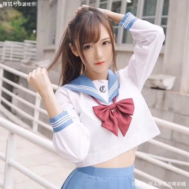 Ngoài ngoại hình thu hút khiến nhiều người ngưỡng mộ, cuộc sống xa hoa với đồ hiệu và xe hơi khủng của nữ coser cũng là thứ khiến fan "tròn mắt". Ảnh: Tổng hợp