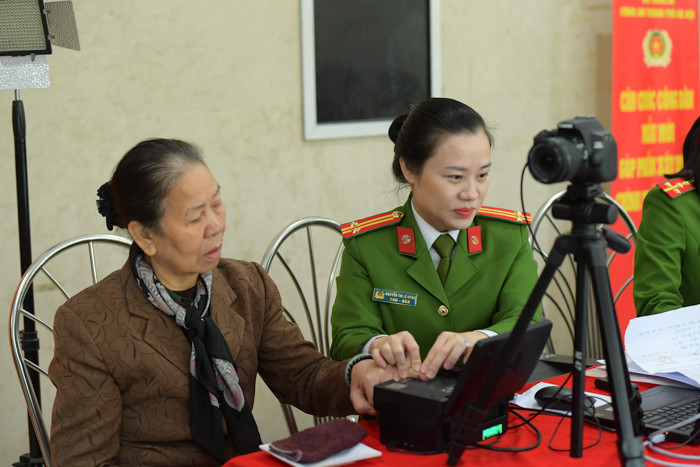 Theo thông báo, thẻ CCCD được cấp cho người dân sẽ là mẫu mới, có gắn chip điện tử.