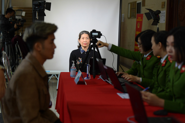 Mẫu thẻ căn cước công dân được kỳ vọng đáp ứng yêu cầu cải cách hành chính, phát triển Chính phủ điện tử, giúp người dân trong tương lai đi làm thủ tục bớt phải mang cùng lúc nhiều giấy tờ.