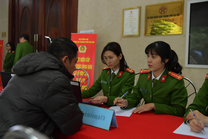 Như vậy, mẫu thẻ căn cước công dân mới đây có gắn chip sẽ tích hợp thông tin rất nhiều loại giấy tờ tuỳ thân khác.