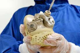 Người được ghép tim nhân tạo này đi đứng và sinh hoạt hằng ngày như bình thường.