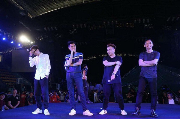 Lần gần nhất mà khán giả có cơ hội thấy được tứ hoàng ngồi chung bàn nhậu là từ 2018, khi cả nhóm kéo nhau sang thăm "biệt thự tỷ đô" của ViruSs.