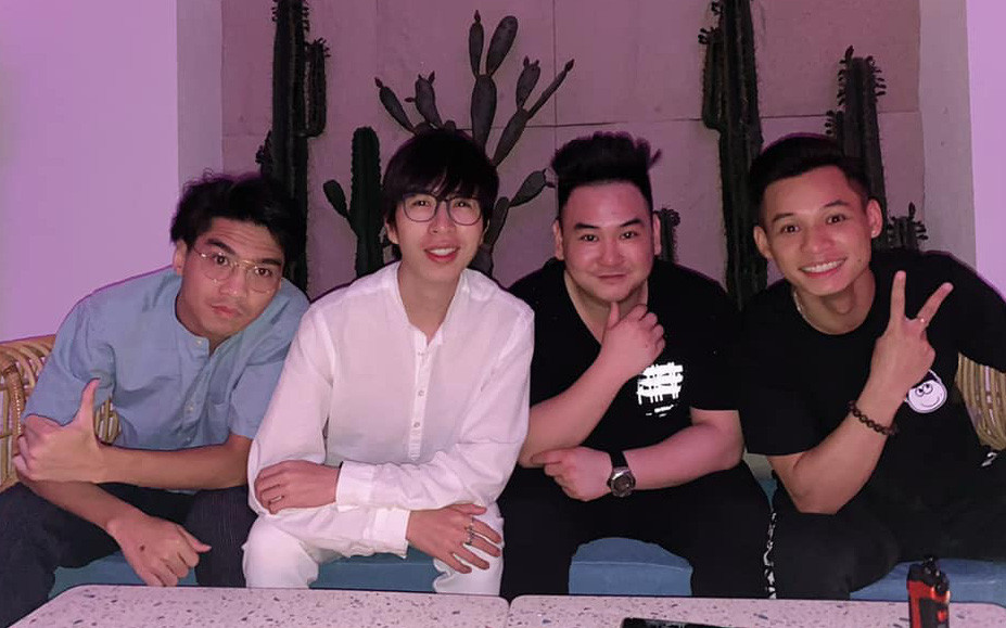 Tuy từng rất thân thiết với nhau, nhưng theo thời gian ai cũng cũng có công việc, dự định riêng của mình và người hâm mộ ít khi thấy hình ảnh chung của cả 4.