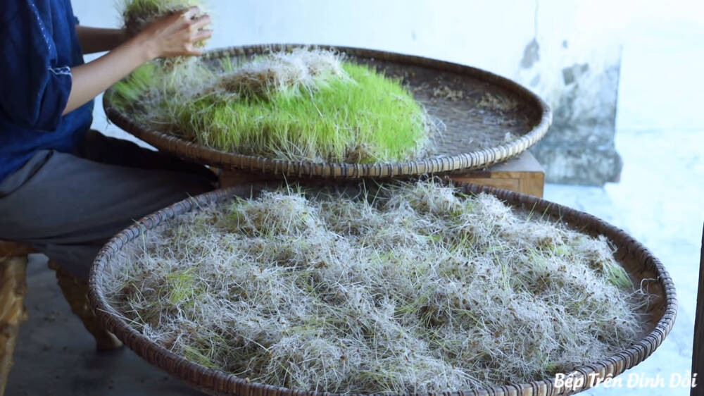 Nhiều cư dân mạng tiếp tục công kích cô nàng đã đạo nhái nội dung này bởi trước đó, Lý Tử Thất cũng có một chiếc clip tương tự.