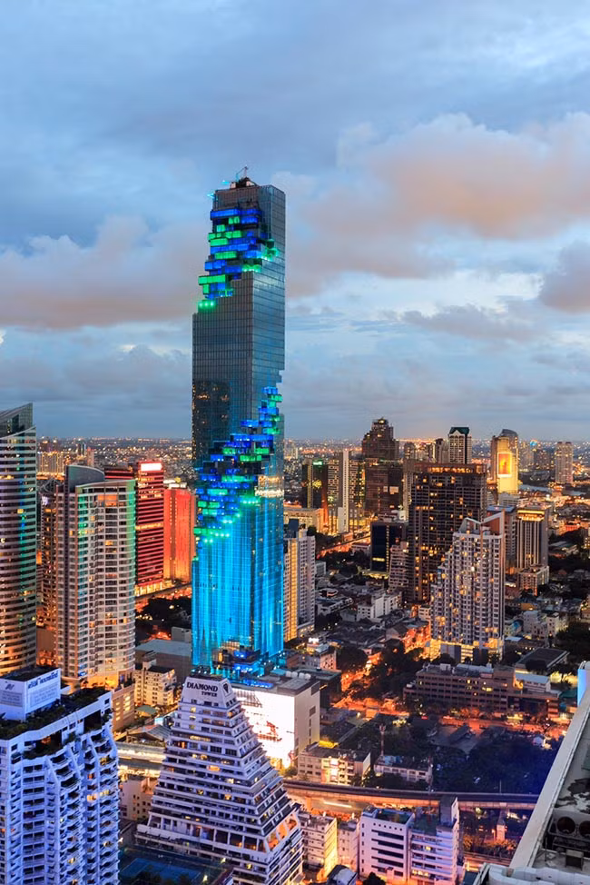 MahaNakhon nổi bật giữa những tòa nhà xung quanh ở thủ đô Bangkok. Ảnh: Bangkok.