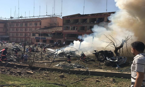 RT đưa tin ngày 18/8, 3 vụ đánh bom ở Thổ Nhĩ Kỳ xảy ra chỉ trong vòng chưa đầy một ngày đã cướp đi sinh mạng của ít nhất 9 người và làm hơn 220 người khác bị thương. Ảnh: RT.