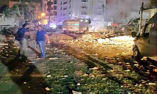 Ngoài ra, tối 17/8, một vụ đánh bom xe nhằm vào đồn cảnh sát ở thành phố Van, gần biên giới với Iran, đã khiến 3 người thiệt mạng và ít nhất 73 người khác bị thương, trong đó có 20 cảnh sát và 53 dân thường. Ảnh: RT.