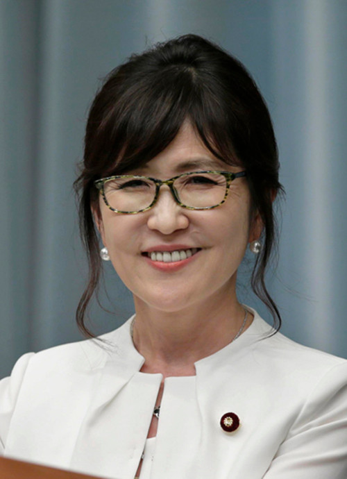 Bà Inada bắt tay vào công việc trong cương vị mới Bộ trưởng Quốc phòng Nhật Bản kể từ ngày 4/8.