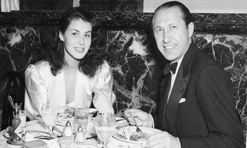 Sinh ra tại Serbia, Dusan Popov là một nhân viên tình báo làm việc cho MI16 trong thời kỳ Thế chiến 2. Ông từng cảnh báo Cục điều tra Liên bang Mỹ (FBI) về vụ tấn công Trân Châu Cảng của Nhật Bản. Popov qua đời năm 1968.