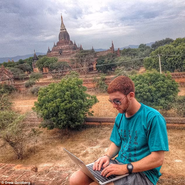 Drew viết blog ở Myanmar. Anh cho rằng, đây là nơi truy cập Internet tệ nhất trong những nước mà anh tới.