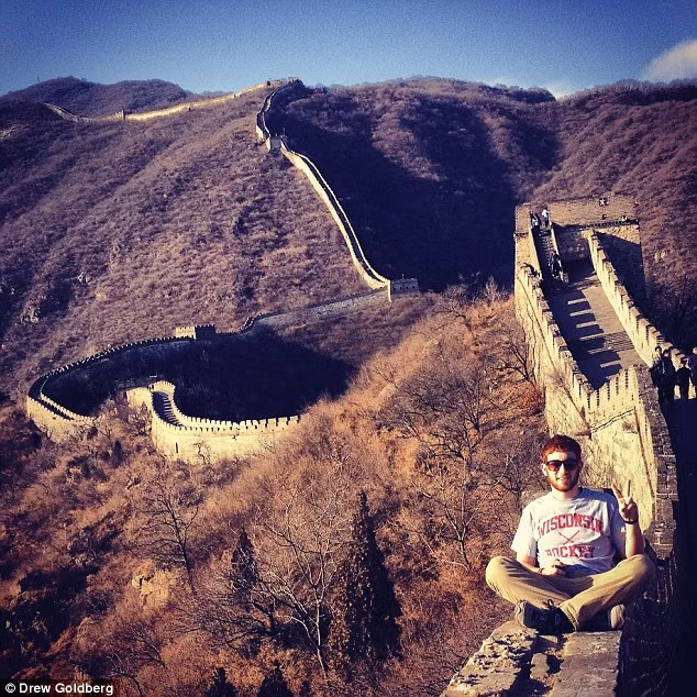Bức ảnh chụp ở Vạn Lý Trường Thành của Trung Quốc khi Drew ghé thăm quốc gia vào năm nay.