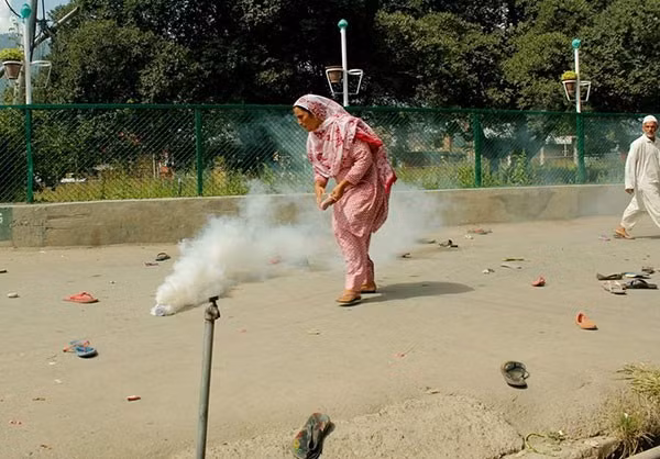 Cuộc sống thường ngày của người dân nơi đây dường như đã bị tê liệt trong ngày trong ngày thứ 43 liên tiếp kể từ khi các cuộc biểu tình bùng phát vào tháng trước.