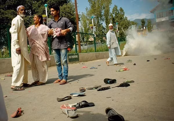 Một số nhóm vũ trang thường tiến hành những tiến hành các vụ tấn công nhằm vào lực lượng bán quân sự và cảnh sát ở khu vực Kashmir này.