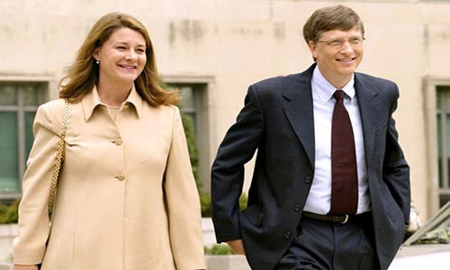 Tỷ phú Bill Gates là một trong những nhà từ thiện “hào phóng” nhất thế giới, với tổng số tiền quyên góp lên đến 27 tỷ USD. Bill Gates được biết đến là người đồng sáng lập tập đoàn Microsoft. Ông cùng vợ đã sáng lập quỹ từ thiện lớn nhất thế giới mang tên Bill &amp; Melinda Gates.