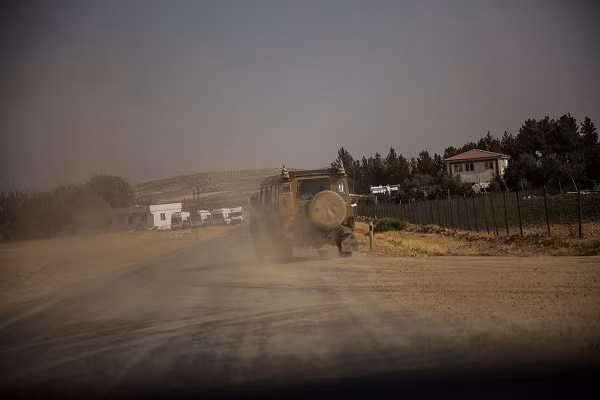 Trưa ngày 24/8, khoảng 40 xe tăng Thổ Nhĩ Kỳ và 2.000 binh sĩ Quân đội Syria Tự do (FSA) đã tràn vào thị trấn Jarablus, giáp ranh với Thổ Nhĩ Kỳ, ngay sau khi Không quân Thổ Nhĩ Kỳ không kích các căn cứ của phiến quân IS tại thị trấn này.