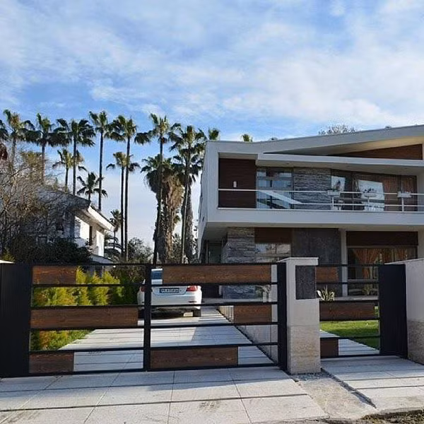 Tòa biệt thư sang trọng của một gia đình giàu có ở Tehran.