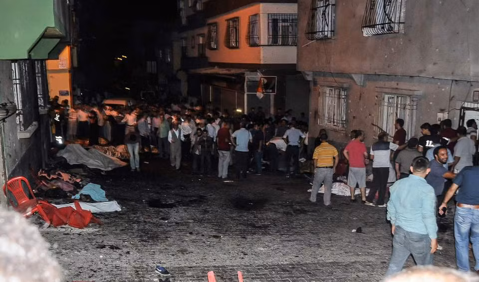 Thi thể các nạn nhân nằm la liệt tại hiện trường vụ nổ bom.