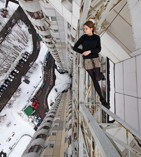 Bộ ảnh thú vị đầy thách thức của cô đã được công bố trên tờ báo Daily Mail. Tuy nhiên, các nhà báo kêu gọi độc giả không làm theo Nicolau.