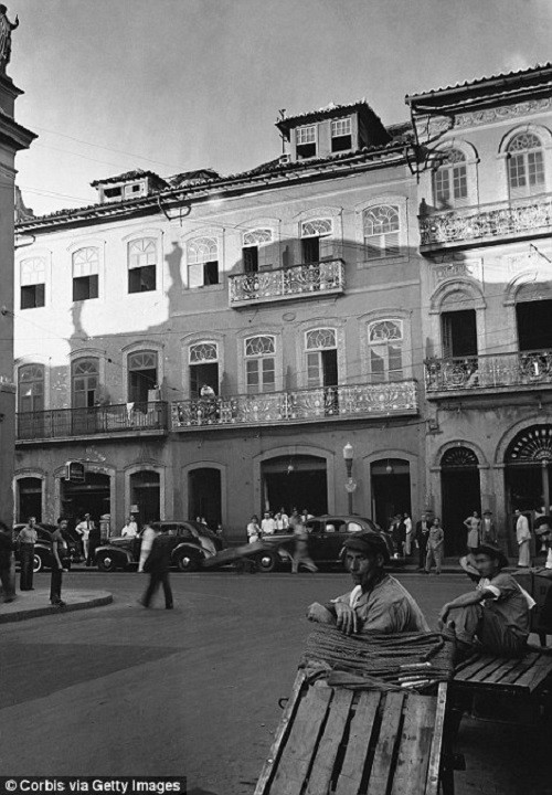 Quang cảnh ở đại lộ Visconde De Inthauma.