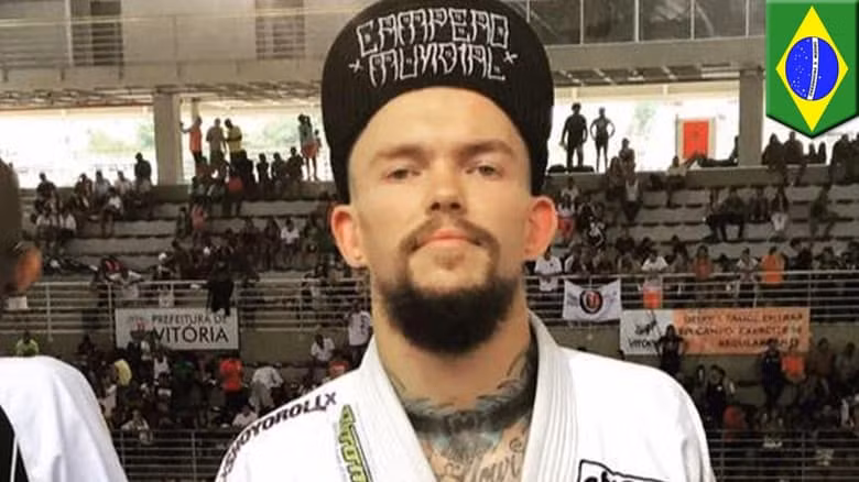 Vận động viên Olympic Jason Lee đến từ Australia đã viết lên trang Twitter ngày 24/7 về việc anh bị một nhóm giả làm cảnh sát Brazil bắt cóc. Chúng đã bắt anh phải rút tiền từ cây ATM.