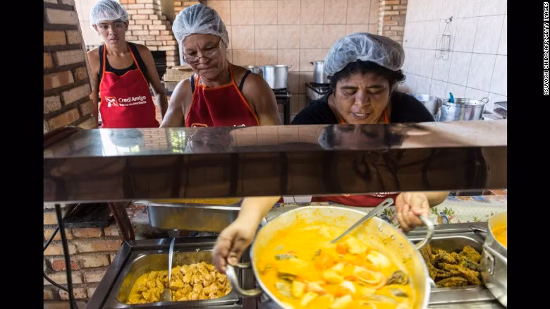 Bữa trưa ở Brazil là một bữa ăn thịnh soạn, có thể nhiều gấp hai lần suất ăn bình thường của một người. Do vậy, du khách không nên ăn sáng quá no vì còn để “dành bụng” cho bữa trưa.