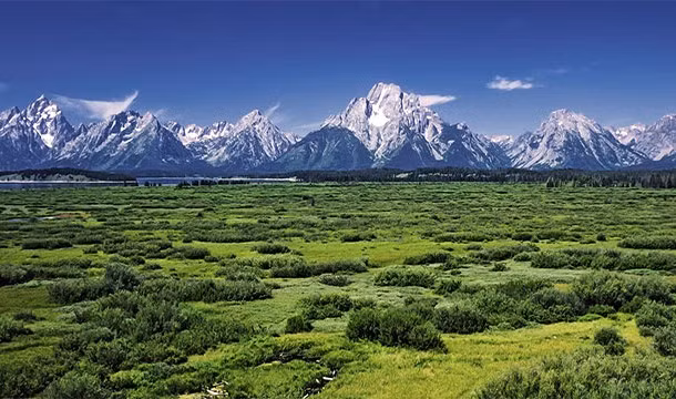 Sự đa dạng về địa lý và khí hậu cũng là một điều thu hút khách du lịch ở nước Mỹ. Bạn có thể khám phá những thành phố lớn, sa mạc, rừng rậm, núi và sông băng,...ngay trong lòng nước Mỹ.