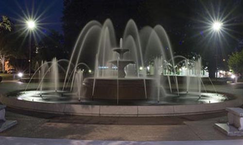 Ở hầu hết các tòa nhà, công viên, địa điểm công cộng ở nước Mỹ đều có ít nhất một đài phun nước.