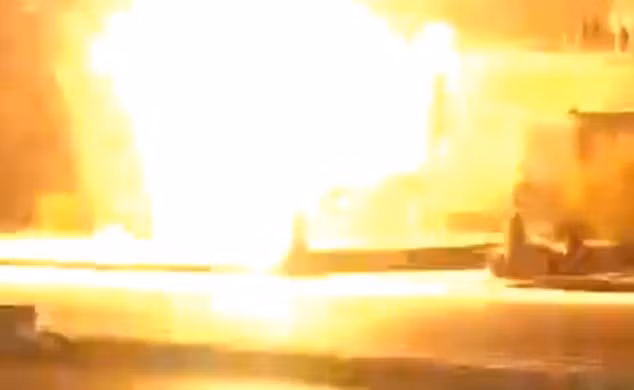 Hai hung khoanh khac go dai bom khoi chien binh nhi IS-Hinh-7