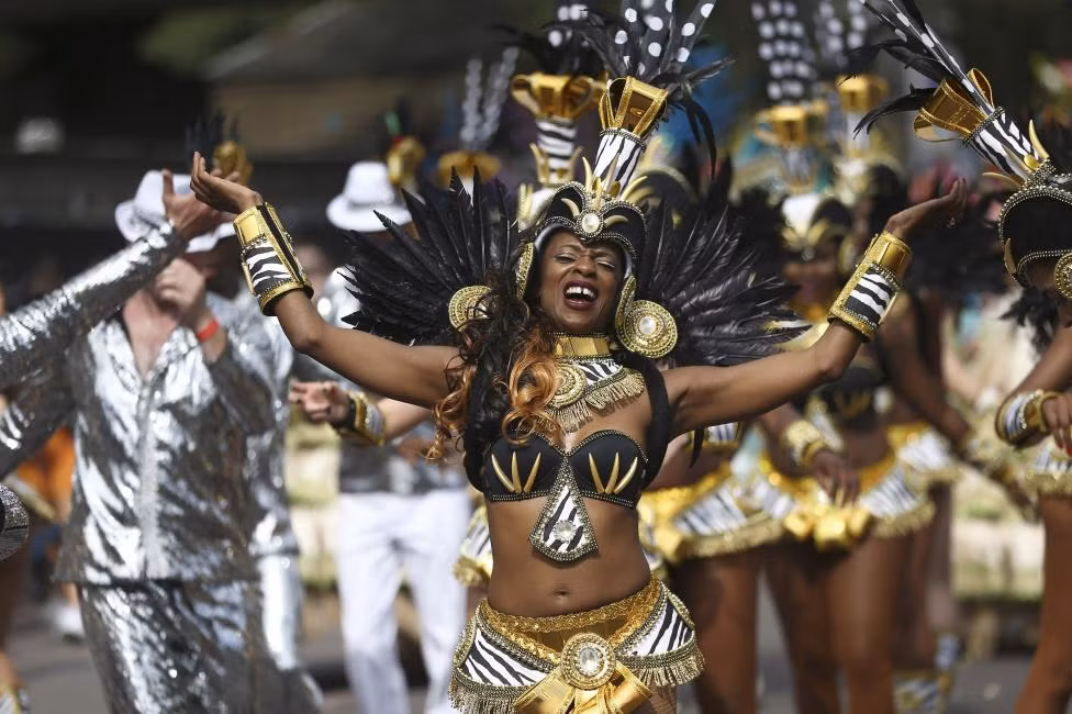 Người phụ nữ tham gia diễu hành tại lễ hội đường phố lớn nhất Châu Âu Notting Hill Carnival ở London (Anh) ngày 29/8/2016.