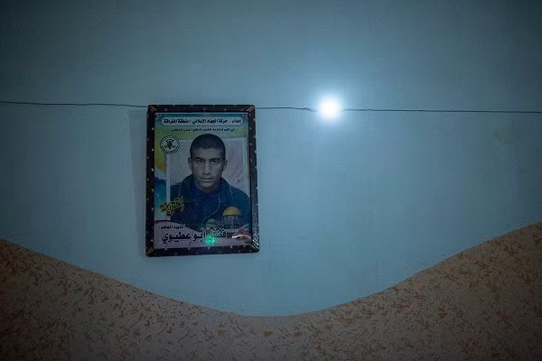 Những chiếc đèn LED như thế này khá phổ biến trong các gia đình ở Dải Gaza.