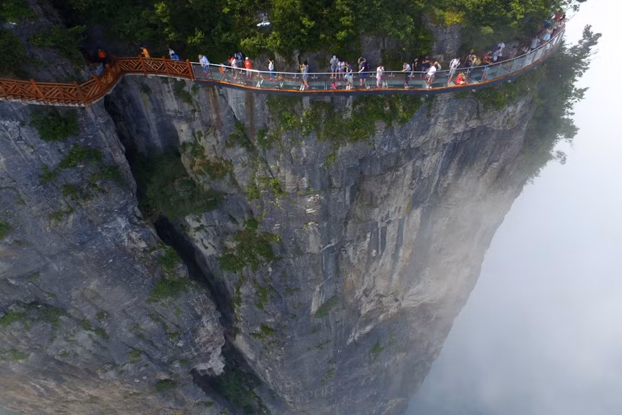 Vách đá ở núi Thiên Môn Sơn trong vườn quốc gia Trương Gia Giới ở Trung Quốc.