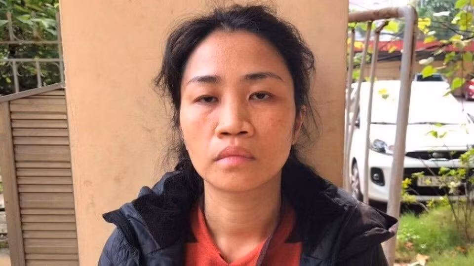 Khoi to nguoi phu nu tat cong an o Hai Phong khi bi kiem tra y te